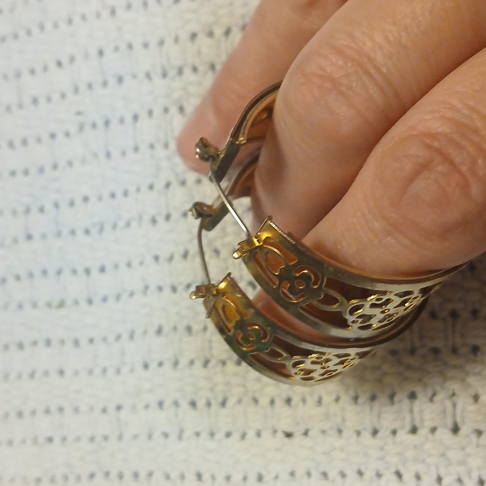 Elegant Gold CUT-OUT Hoop Earrings - Picture 3 of 11